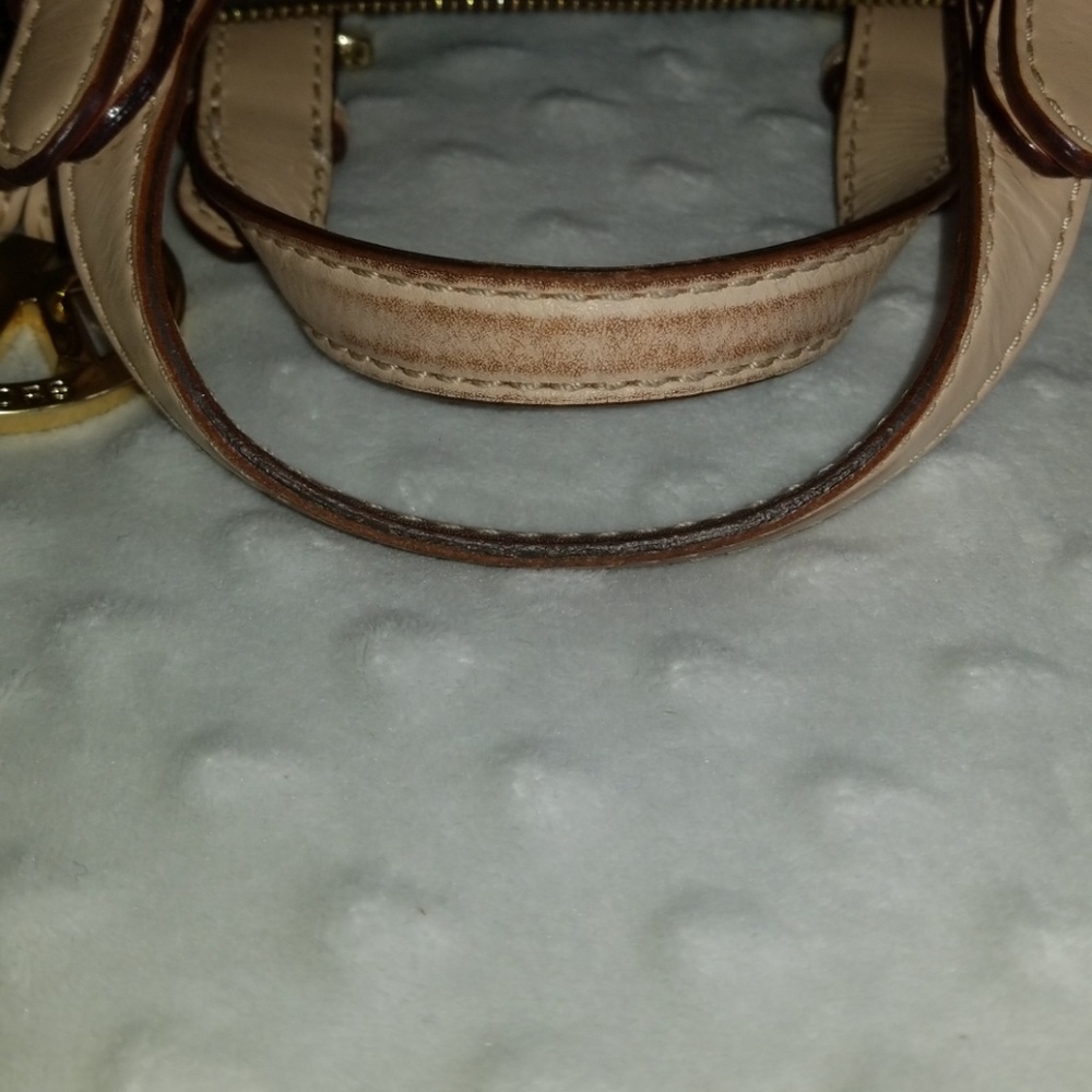 SOLD****Authentic Michael Kors Hand bag and Wallet - Picture 5 of 8